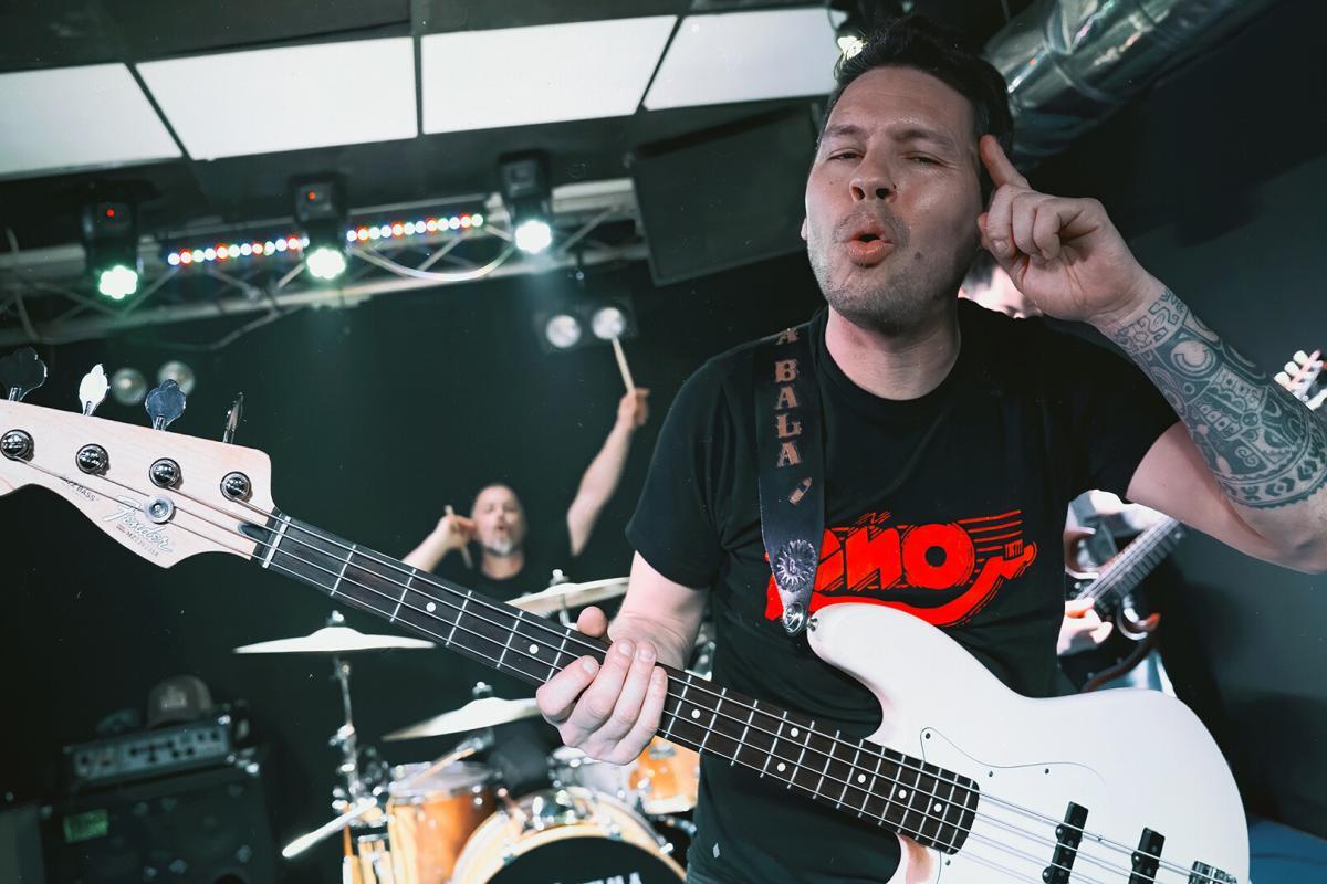 Reportaje fotográfico de La Última Bala en la sala Mendigo, Barakaldo 25-03-2022