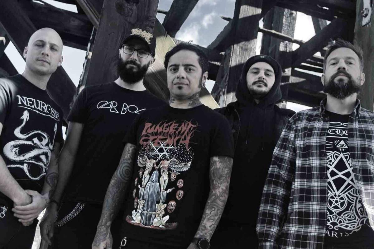 Keziah estrena single “Embrace Rhe Fire”