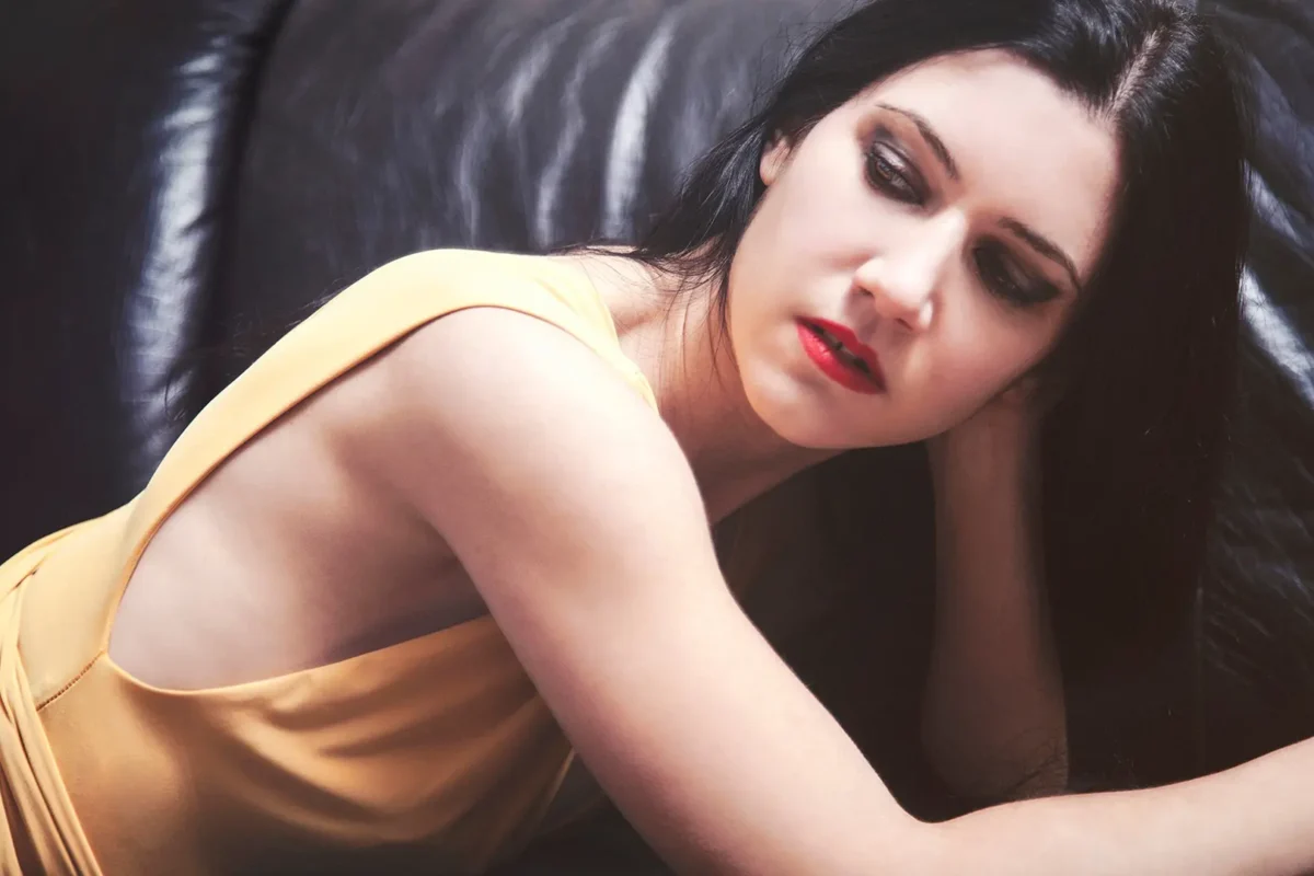 Isabel Marco estrena single “Los Días Ásperos”