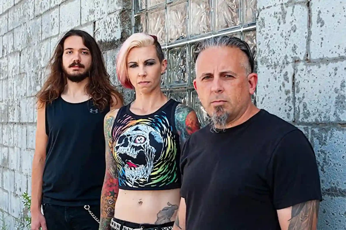 Hearts & Hand Grenades estrena videoclip “Burn (By My Fire)”