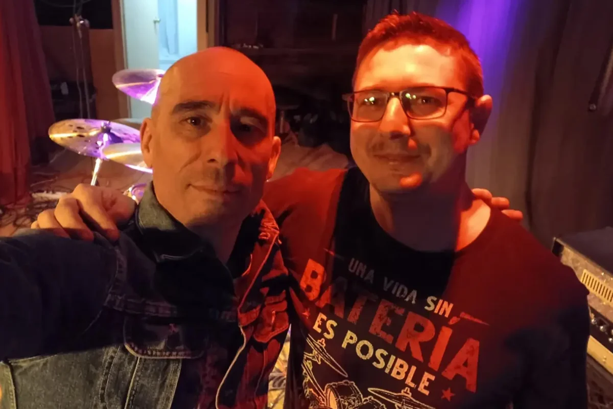 Entrevista al dúo SomosFake