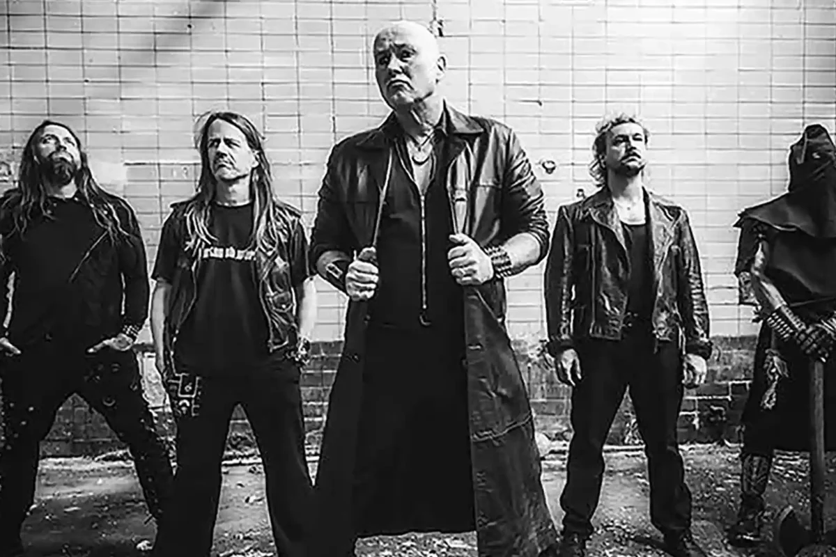 Gira española de Warrant en abril