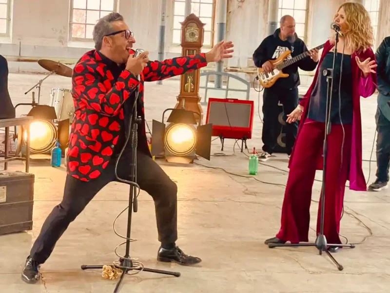 Predicador JJ Bolton & Old Stars Ska Cover Band estrena cover de Hombres G