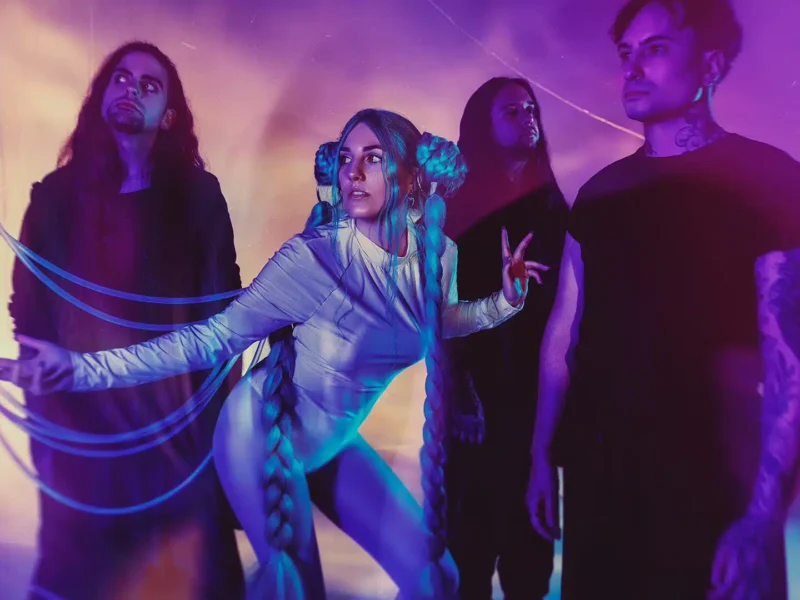Astray Valley estrena videoclip “Synthetic Heart”