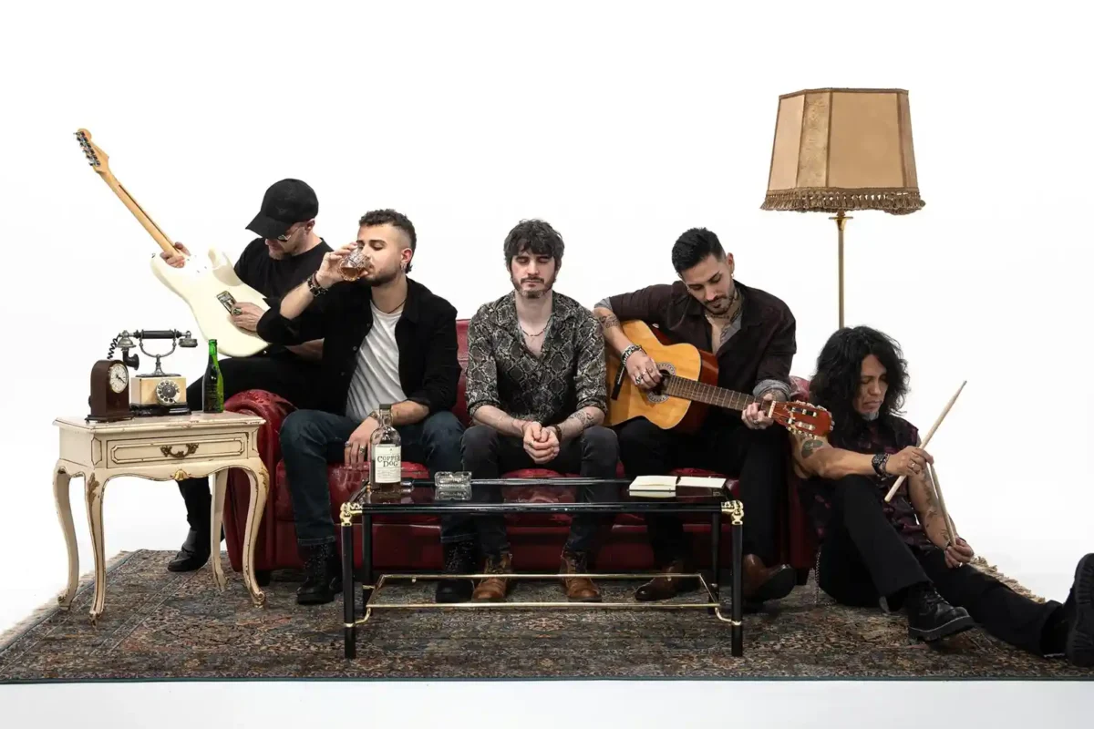 A Deshoras estrena single “Maldigo”