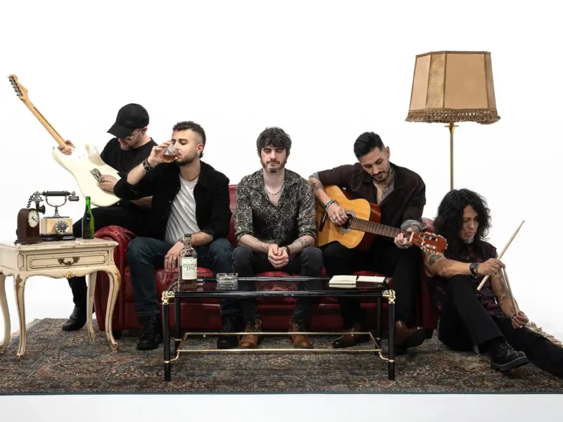 A Deshoras estrena single “Maldigo”