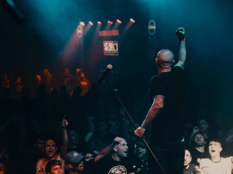 Karne Cruda estrena videoclip “Quiero ser tu Atracador”