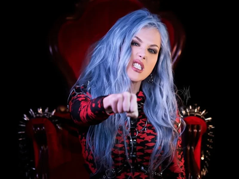 Alissa White-Gluz abandona Arch Enemy