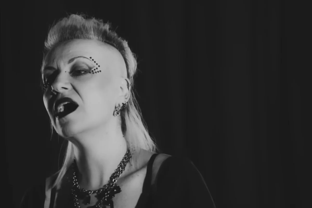 Absenci estrena nueva versión de “Cuenta Atrás”