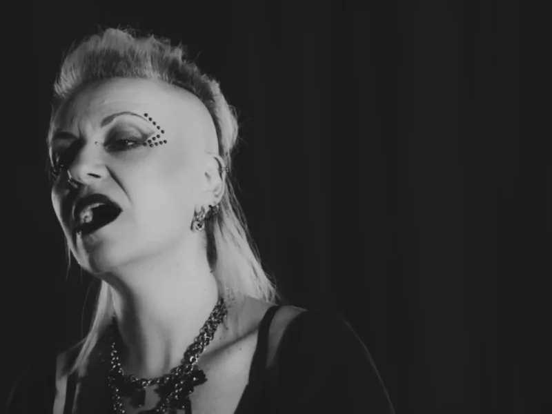 Absenci estrena nueva versión de “Cuenta Atrás”