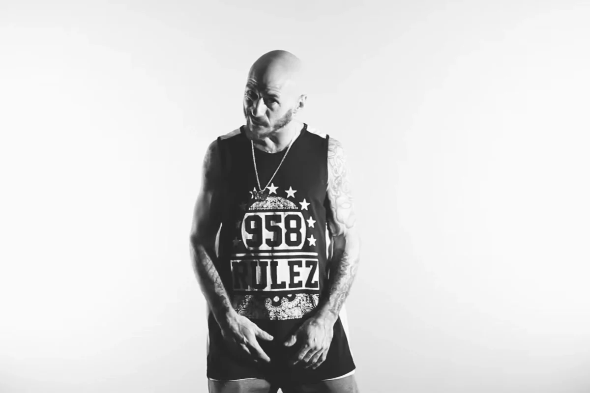 Mügre estrena videoclip “Más Fuerte”