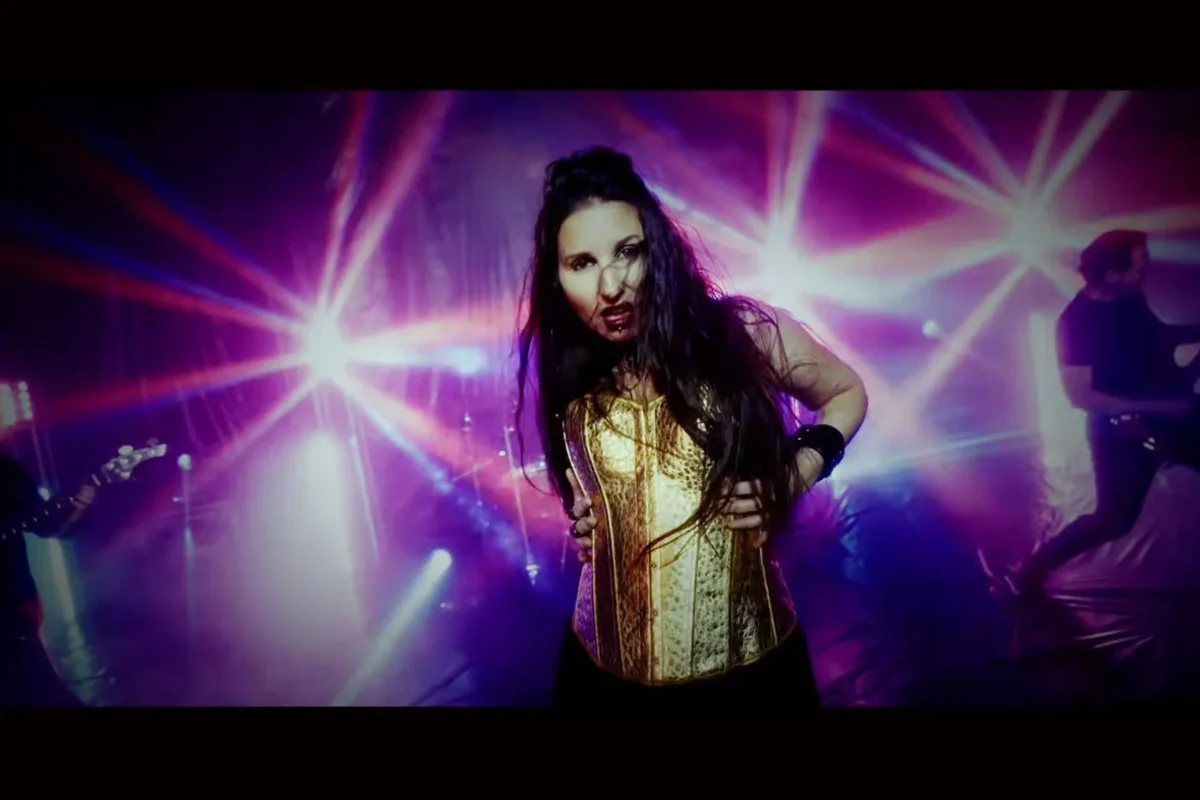 Xeria estrena videoclip “Arena Entre Los Dedos”