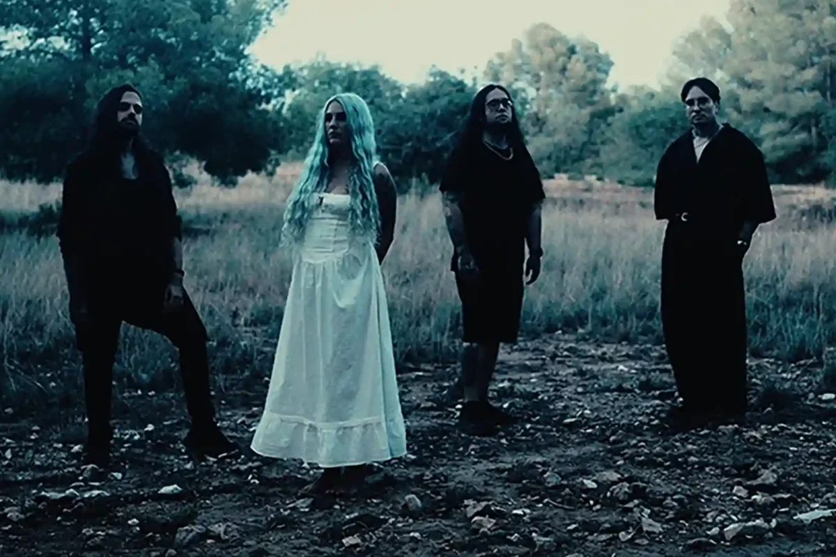 Astray Valley estrena versión de Paramore