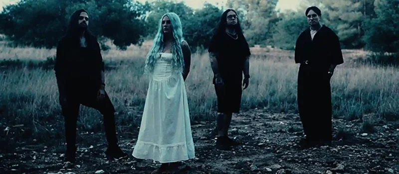 Astray Valley estrena versión de Paramore