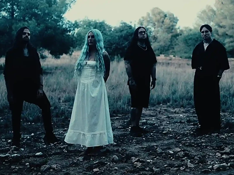 Astray Valley estrena versión de Paramore
